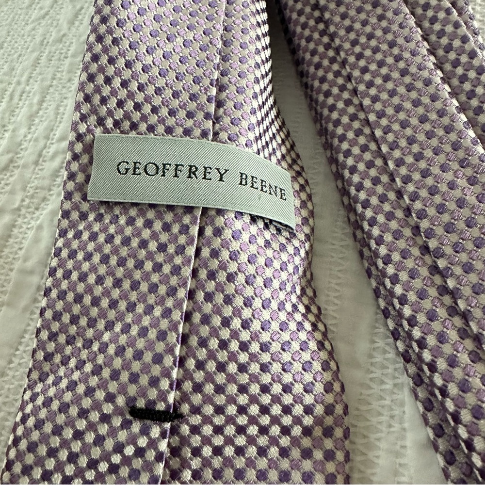 Geoffrey Beene Lavender and Beige Patterned Tie - Picture 3 of 5